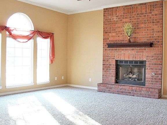 2nd image of 516 Oakdale Dr