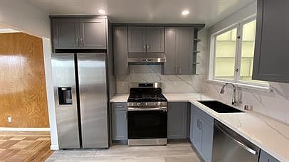 2nd image of 4119 Irving St