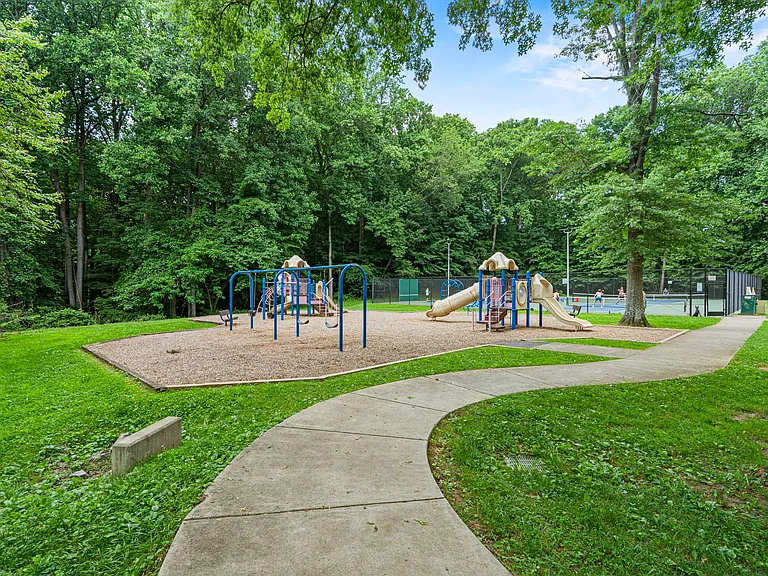7926 Long Ridge Ct — Photo 39