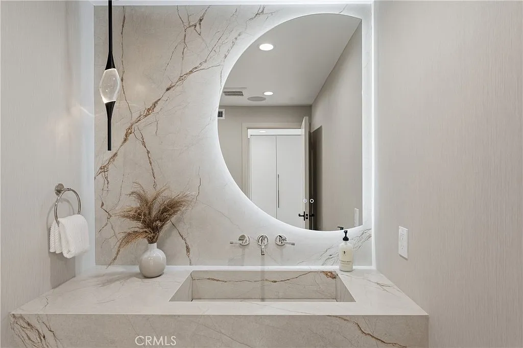 6 bed, 6.5 bath, 4651 sqft, $35,000 — Photo 4