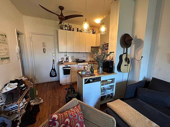 3rd image of 100 Sullivan St APT 5A