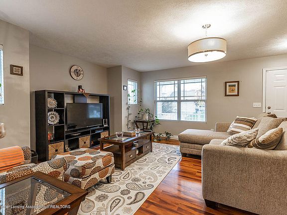 5th image of 615 Willet Way