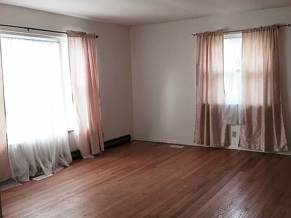 3rd image of 115 Adair Dr