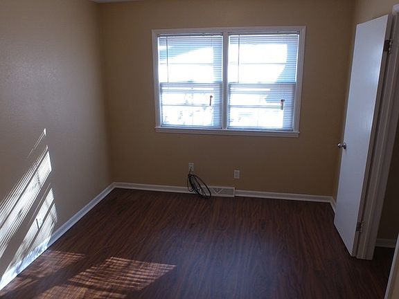 5th image of 1114 W Ashland St