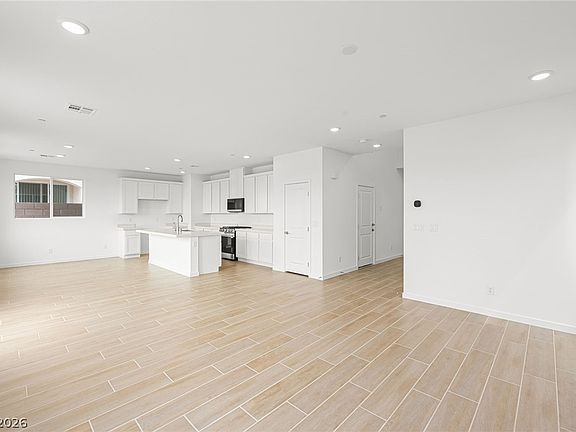 4th image of 321 Lupton Ave