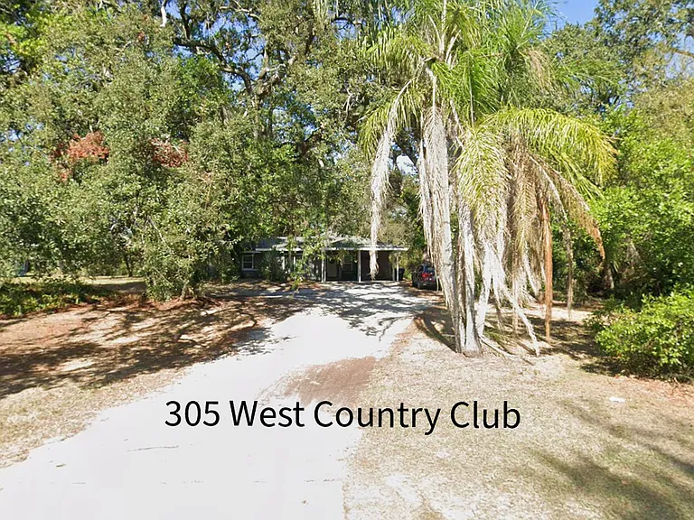 305 W Country Club Dr — Photo 1