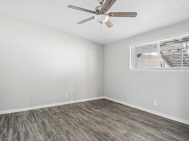 449 N Williams — Photo 27