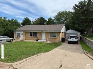 2316 Walnut Dr, Manhattan, KS 66502
