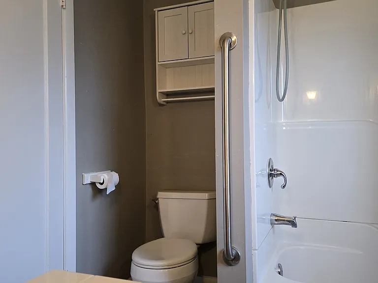 583 Delmar Dr N — Photo 27