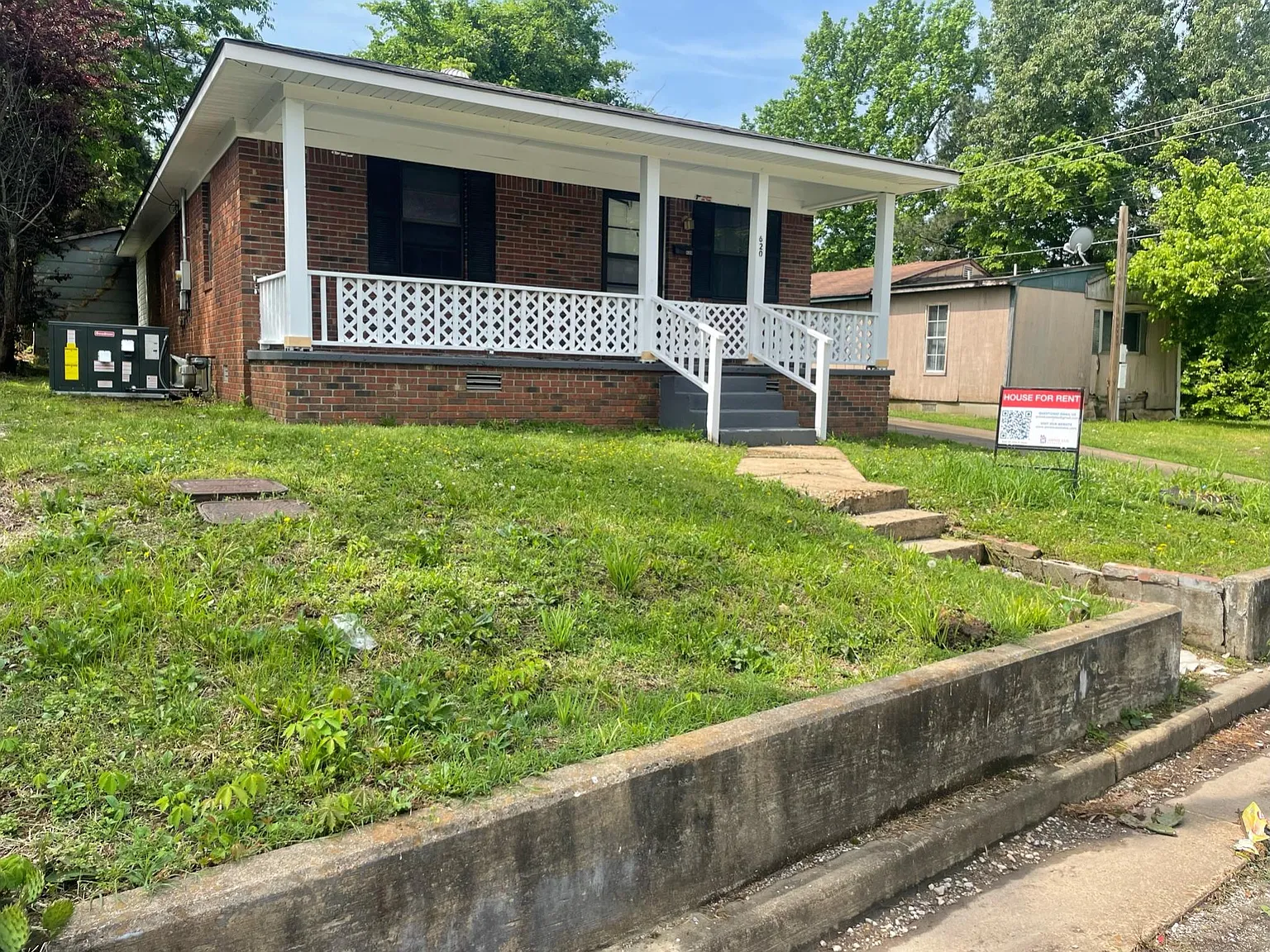 620 Austin St — Photo 1