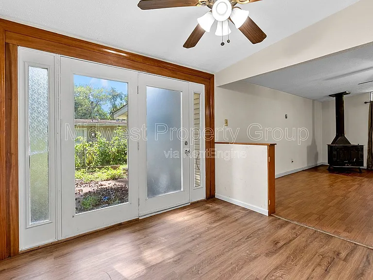 800 Bobbins Ln — Photo 17
