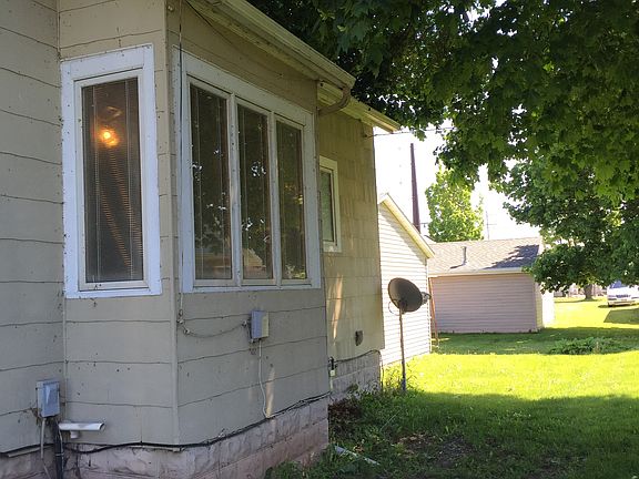 2nd image of 217 Oak St