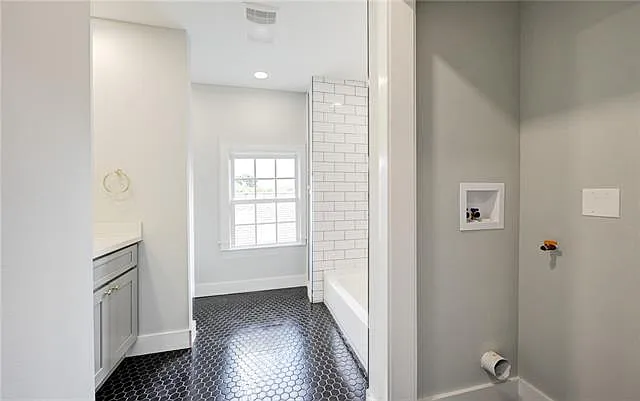 621 N Murat St #2A — Photo 9