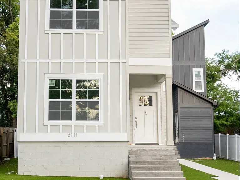 2111 Owens St — Photo 5