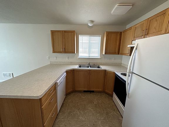 5th image of 610 Linden Dr APT 4