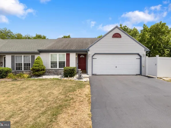 2053 Wyatt Cir, Dover, PA 17315