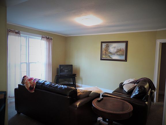 2nd image of 215 Pine St
