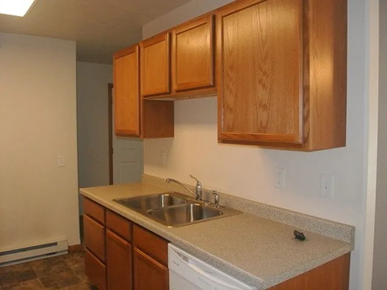 825 43rd St SE — Photo 5