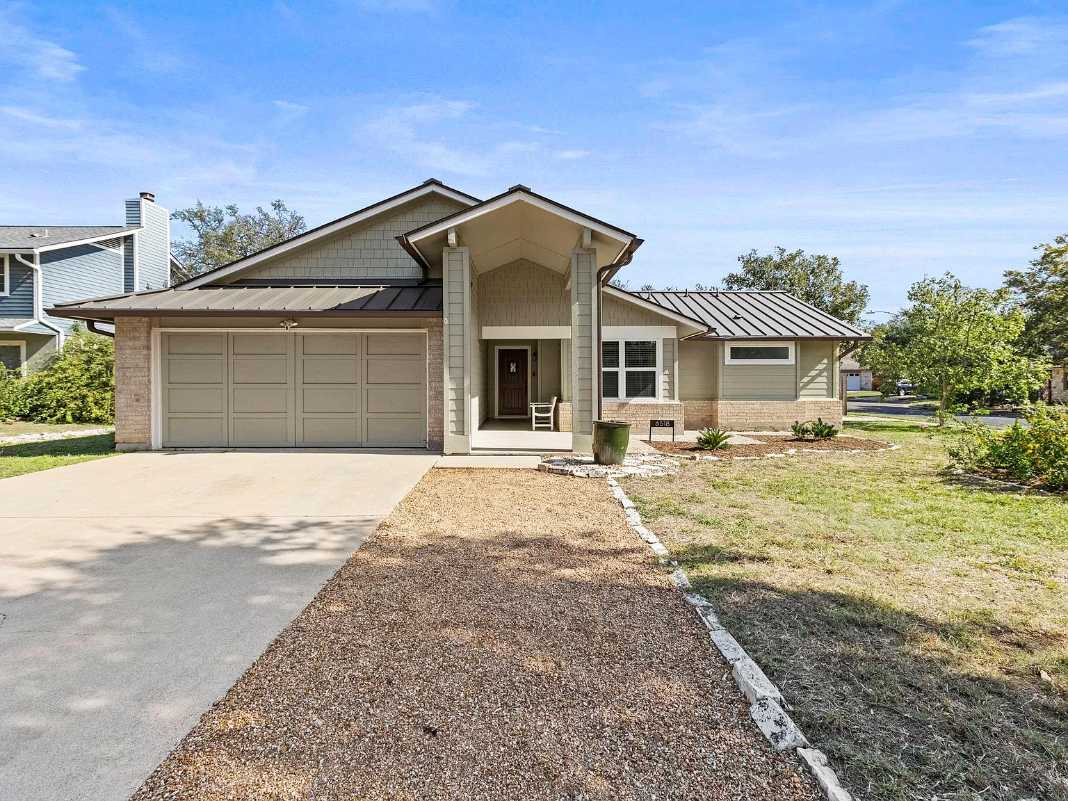 3 bed, 2.0 bath, 1930 sqft, $3,250 — Photo 3