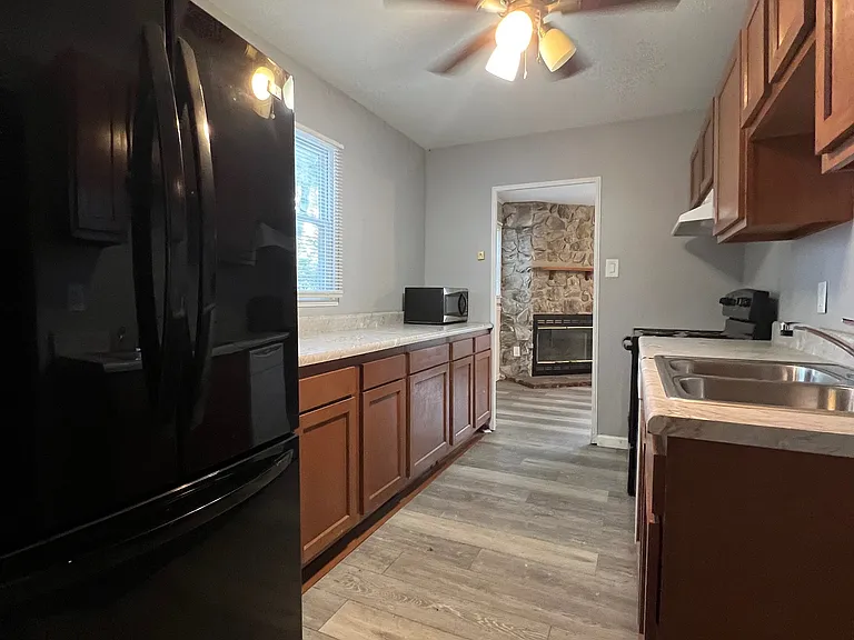 1432 Bel Aire Dr — Photo 6