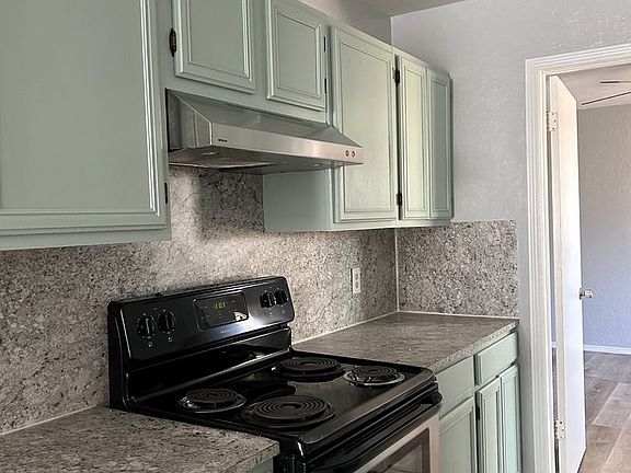 3rd image of 4027 SW Sunflower Ln
