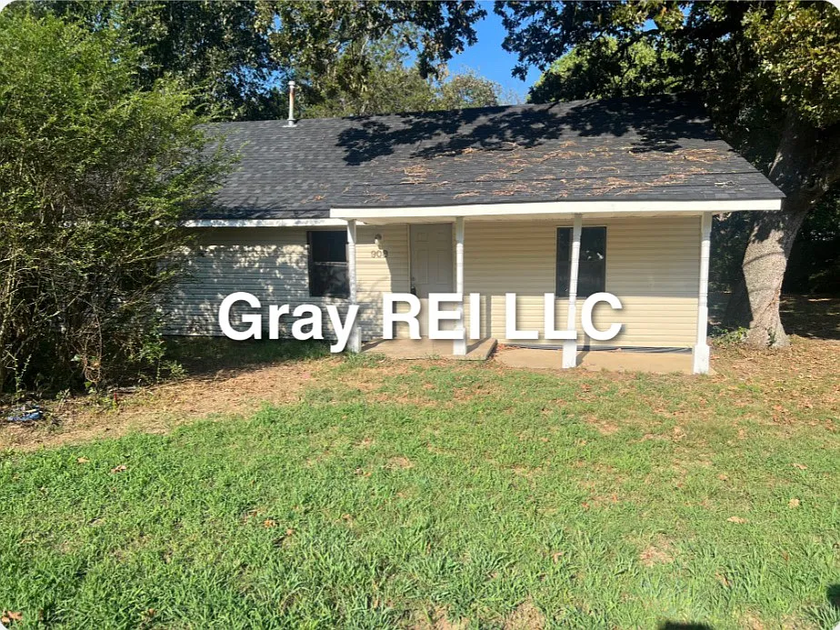 3 bed, 960 sqft, $850 — Photo 1