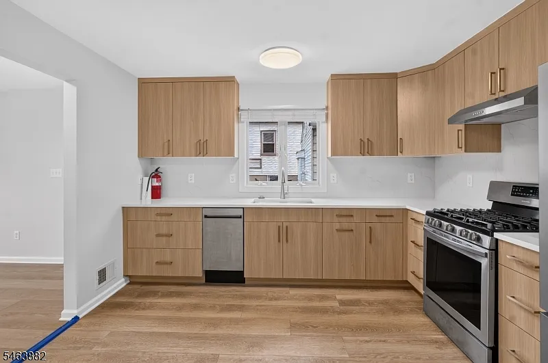 2 bed, 1.0 bath, $2,750 — Photo 4