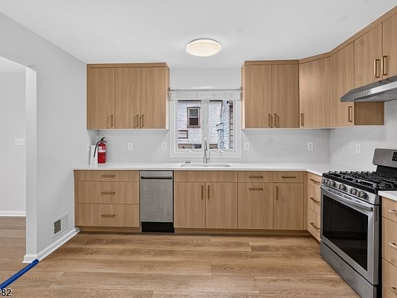 4th image of 181 Chestnut St #1