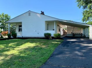 9 Thorny Apple Ln, Levittown, PA 19054