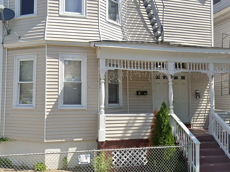 141 Burnett St #2 — Photo 1