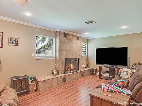3rd image of 3401 Lylac Ln