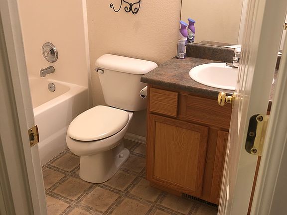 Bathroom 1 (top level)