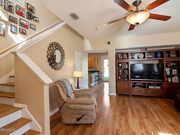 2nd image of 360 Bostwick Cir