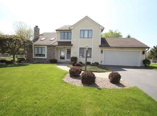 16 Cambray Dr, Fairport, NY 14450