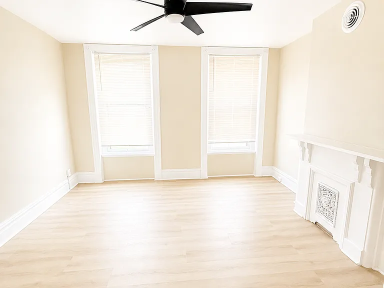 3921 Iowa Ave — Photo 11