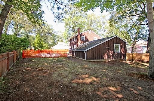 4th image of 77 Moseley Ave