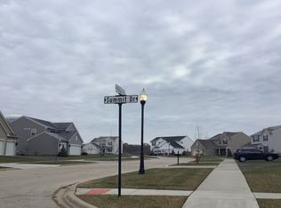 1331 Summit Dr, Hampshire, IL 60140