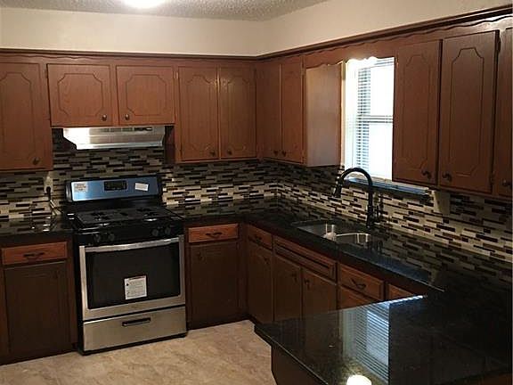 3rd image of 7701 NW 16th St