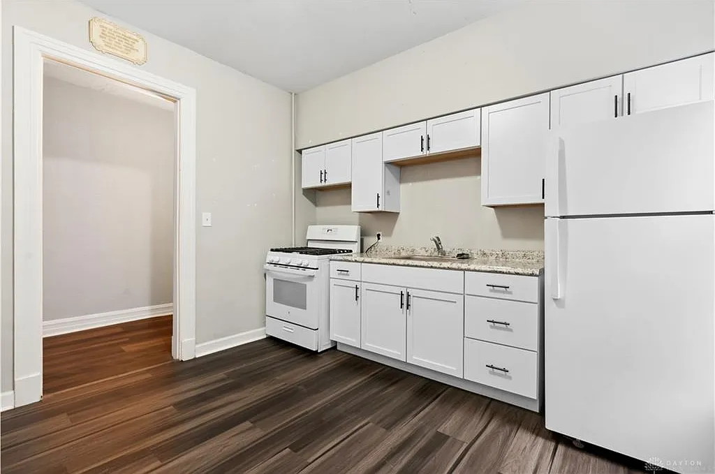 1 bed, 1.0 bath, 11678 sqft, $1,225 — Photo 3