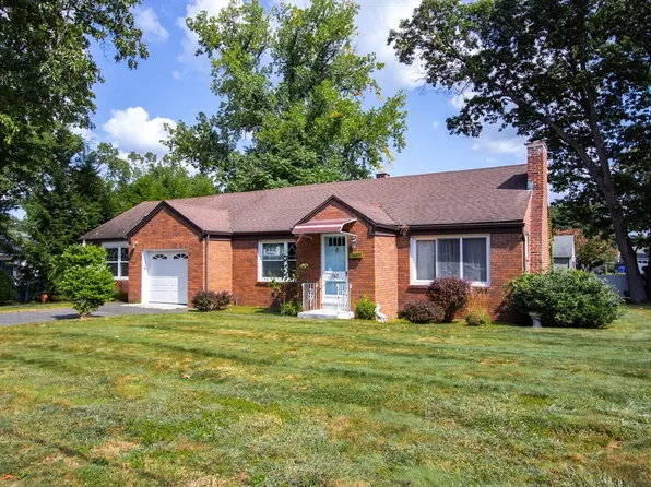 267 Winton St, Springfield, MA 01118