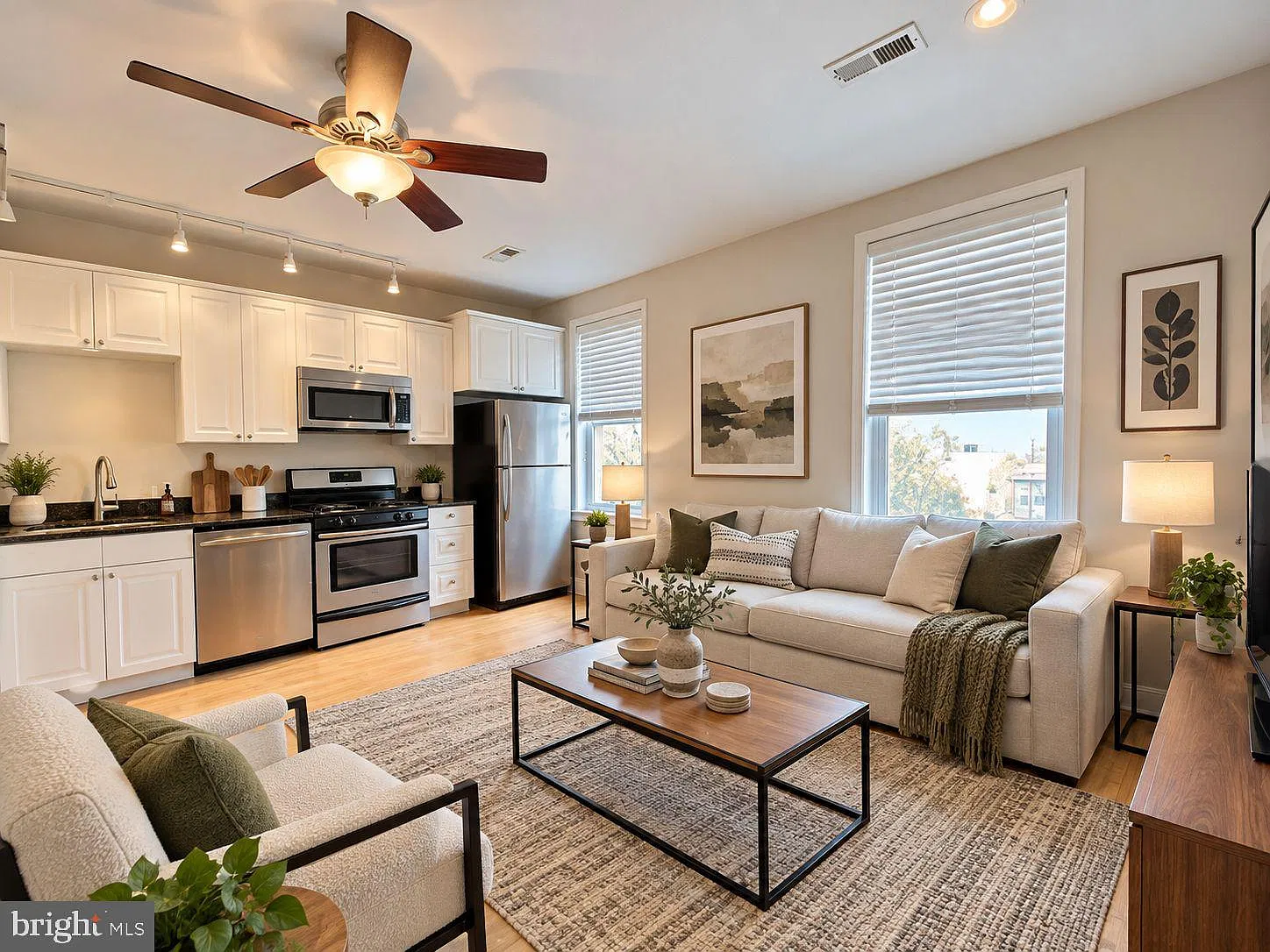 4 bed, 2.0 bath, 1200 sqft, $1,500 — Photo 3
