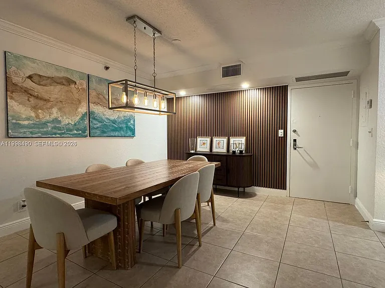 3600 Mystic Pointe Dr #910 — Photo 8