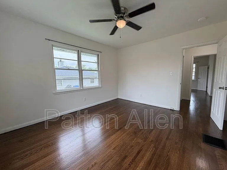 184 Pennsylvania Ave — Photo 12