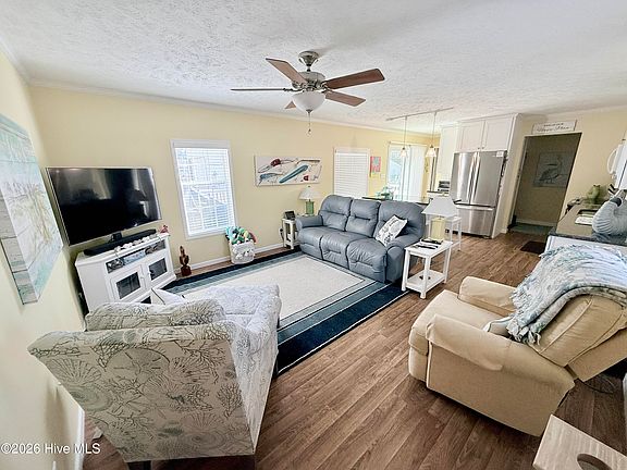 3rd image of 201 Live Oak Drive