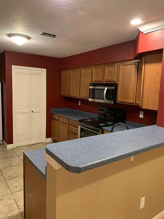 2 bed, 1000 sqft, $1,650 — Photo 3