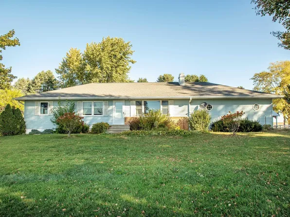 1609 212th St, Waverly, IA 50677