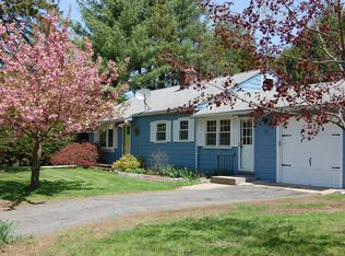 33 Slumber Ln, Springfield, MA 01128