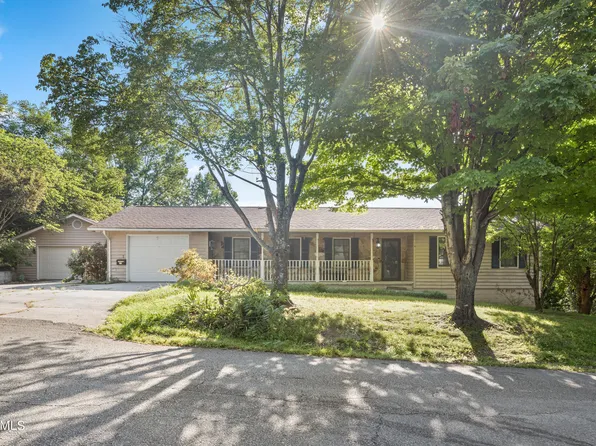 861 Hilltop Dr, Jacksboro, TN 37757