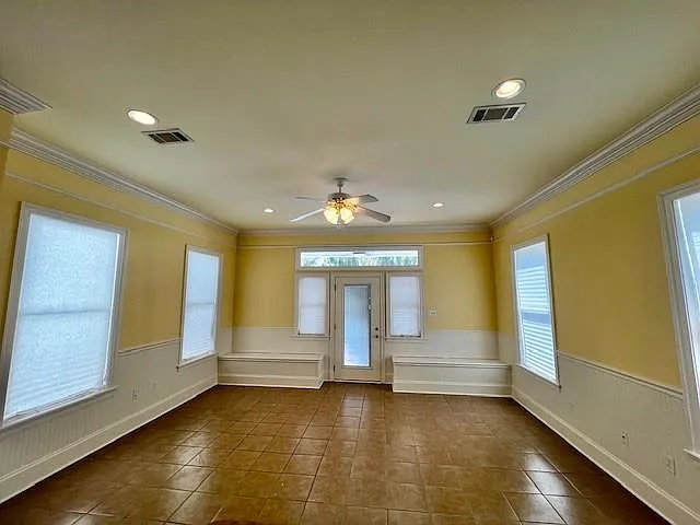2 bed, 1.0 bath, 1354 sqft, $2,100 — Photo 3