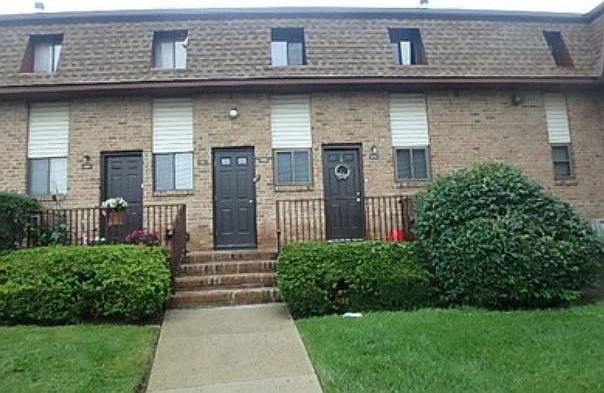 1st image of 806 N Oaks Blvd